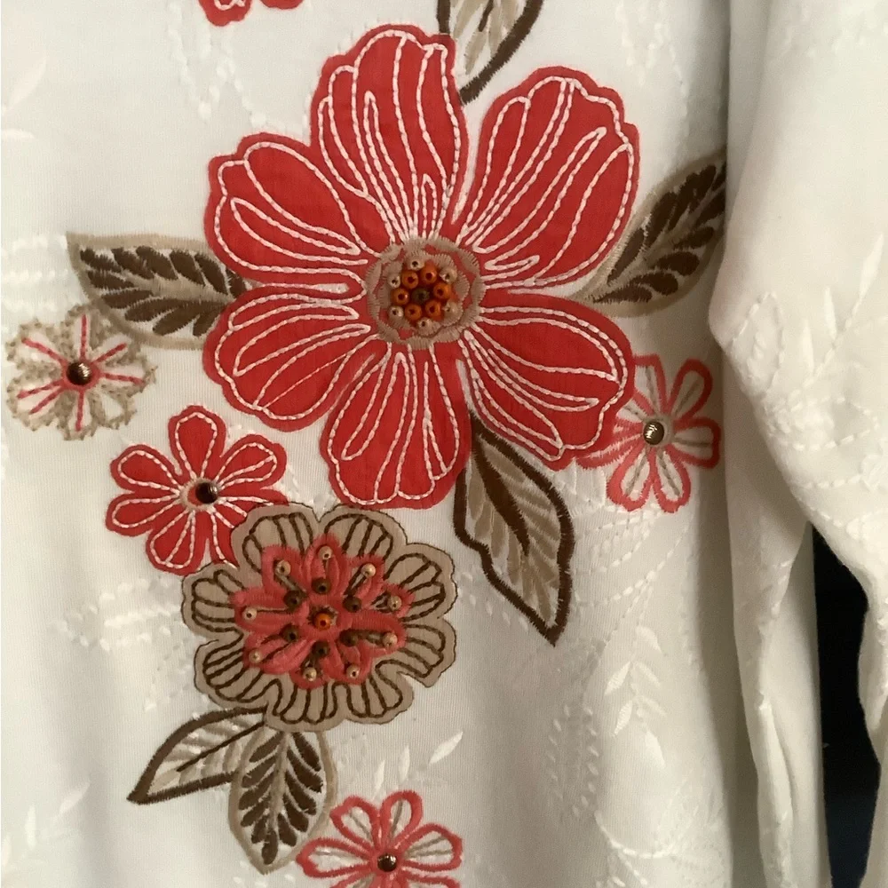 Alfred Dunner Women's Cream Floral Blouse - Picture 4 of 6